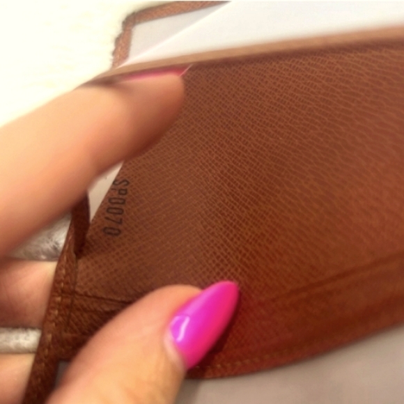 ✨️LOUIS VUITTON TAIGA LEATHER  ID CARD HOLDER - Picture 13 of 15